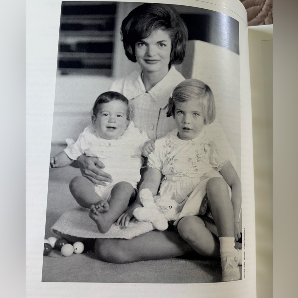 Sotheby’s The Estate of Jacqueline Kennedy Onassis. ❣️ - Picture 2 of 13